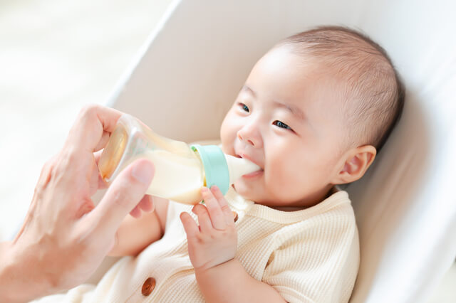 baby-drinking-milk