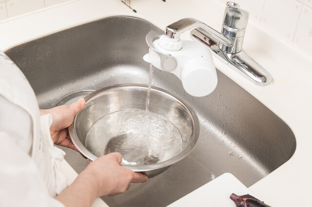 蛇口に浄水器を取り付ける
